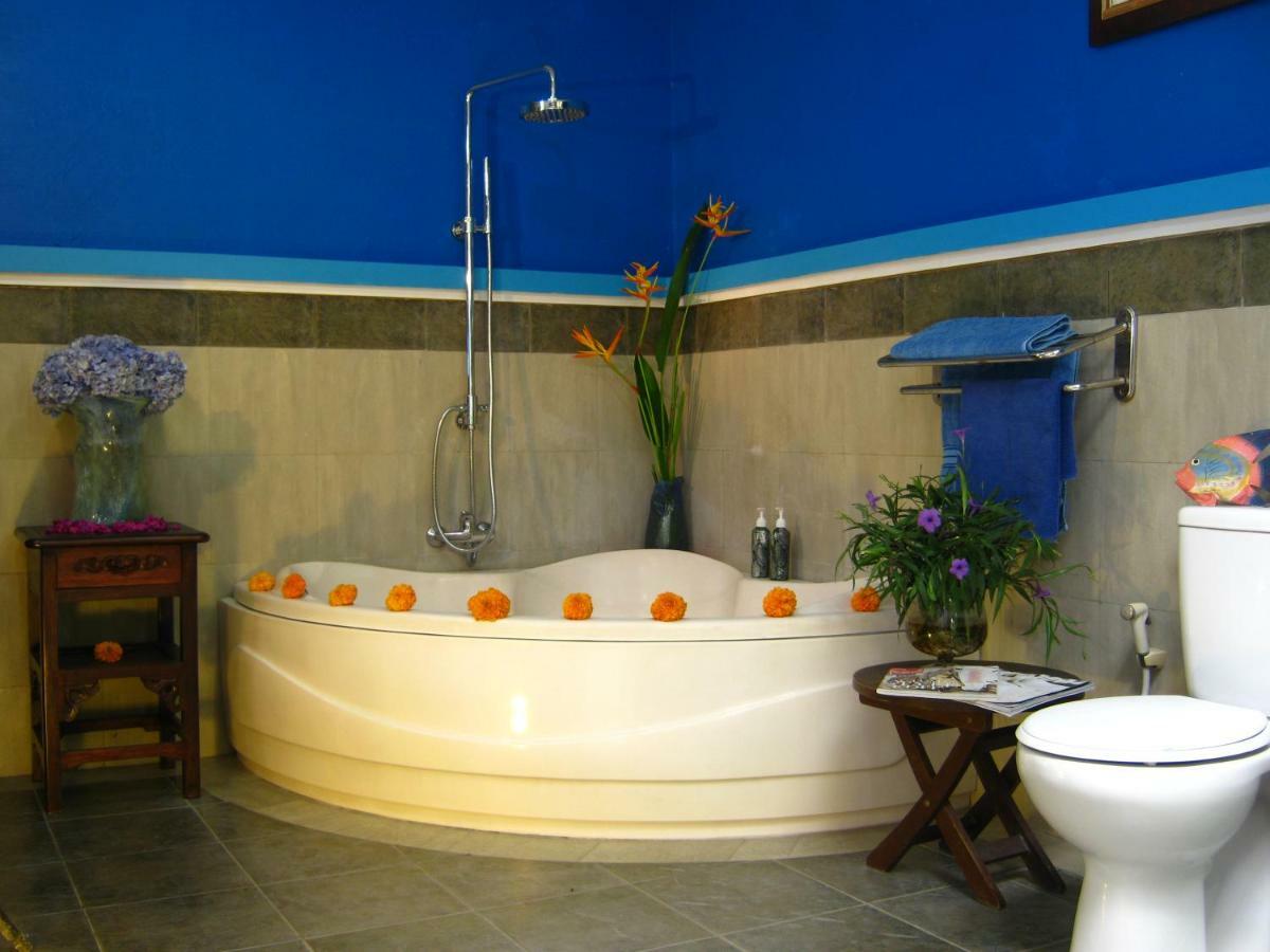 Villa Shantitara Bungalows Sanur  Bagian luar foto