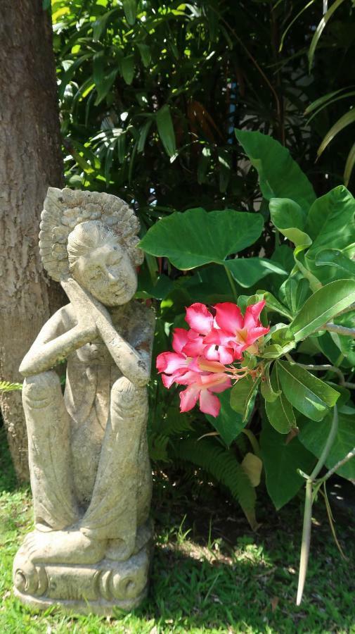 Villa Shantitara Bungalows Sanur  Bagian luar foto