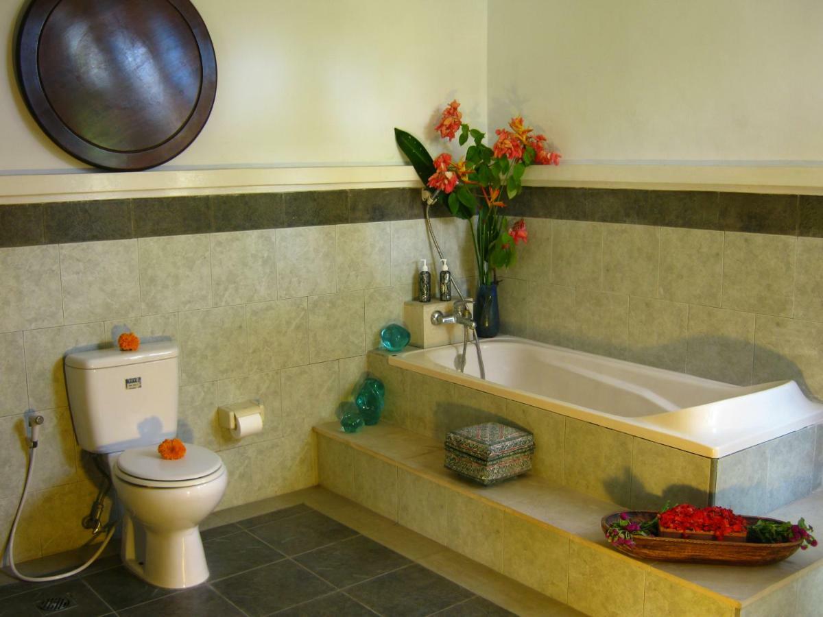 Villa Shantitara Bungalows Sanur  Bagian luar foto