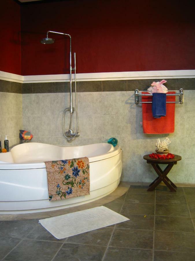 Villa Shantitara Bungalows Sanur  Bagian luar foto