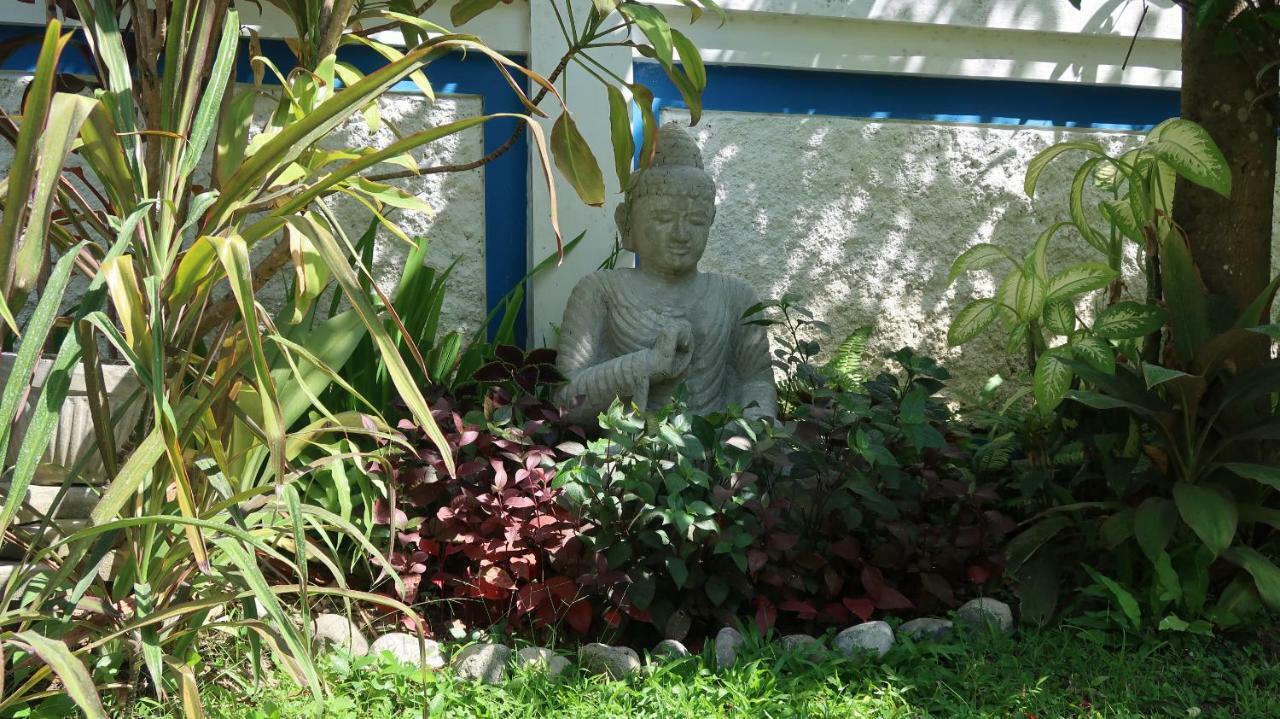 Villa Shantitara Bungalows Sanur  Bagian luar foto