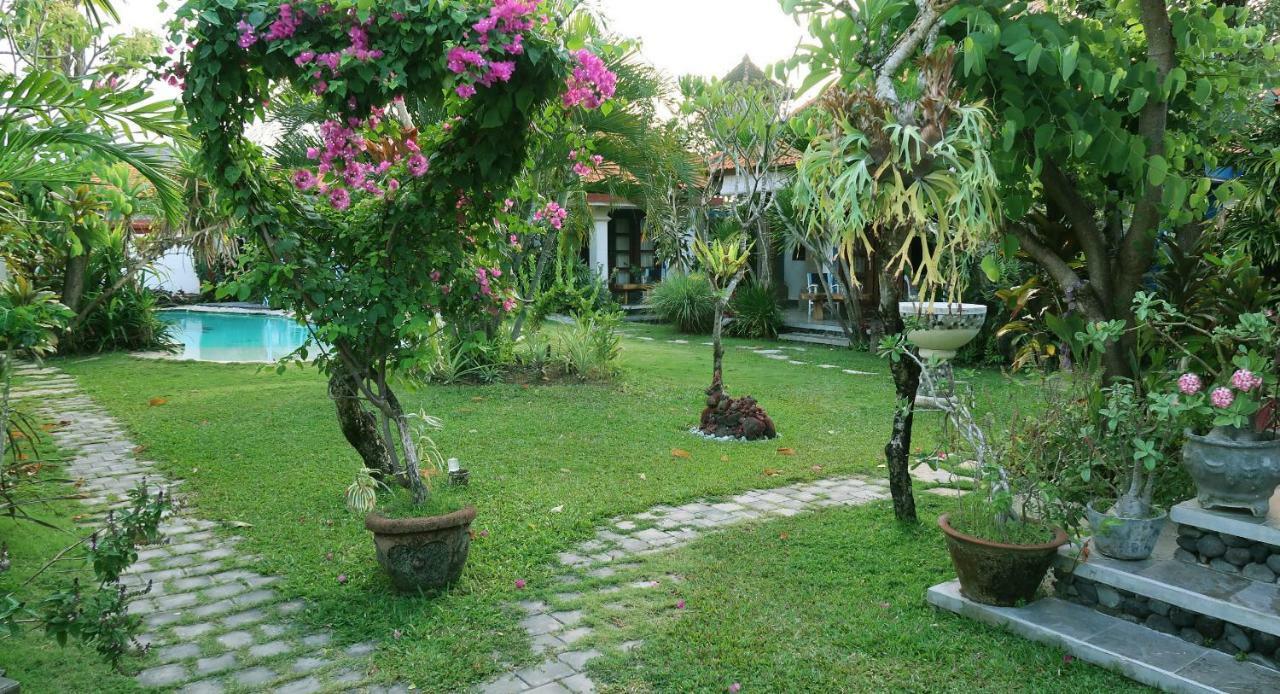 Villa Shantitara Bungalows Sanur  Bagian luar foto